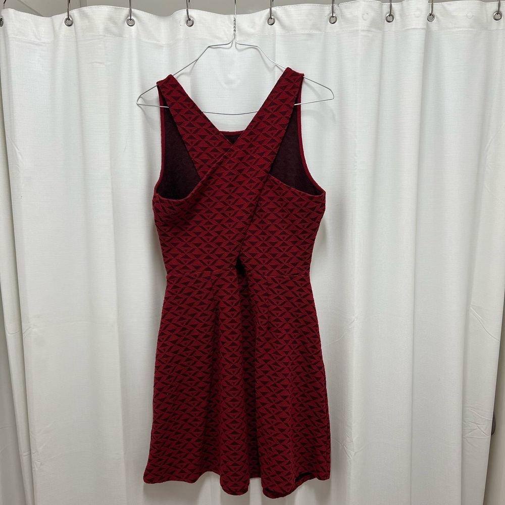 Chic Red Patterned Dress - Picture 3 of 4